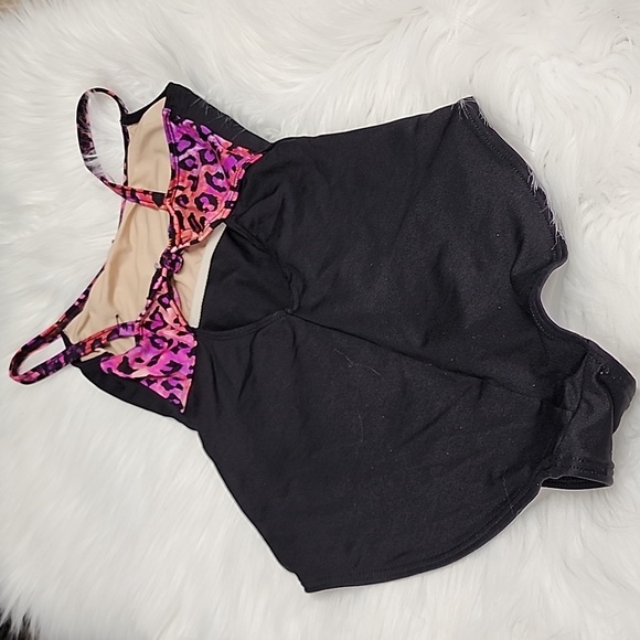 Motion Wear - Picture 3 of 9